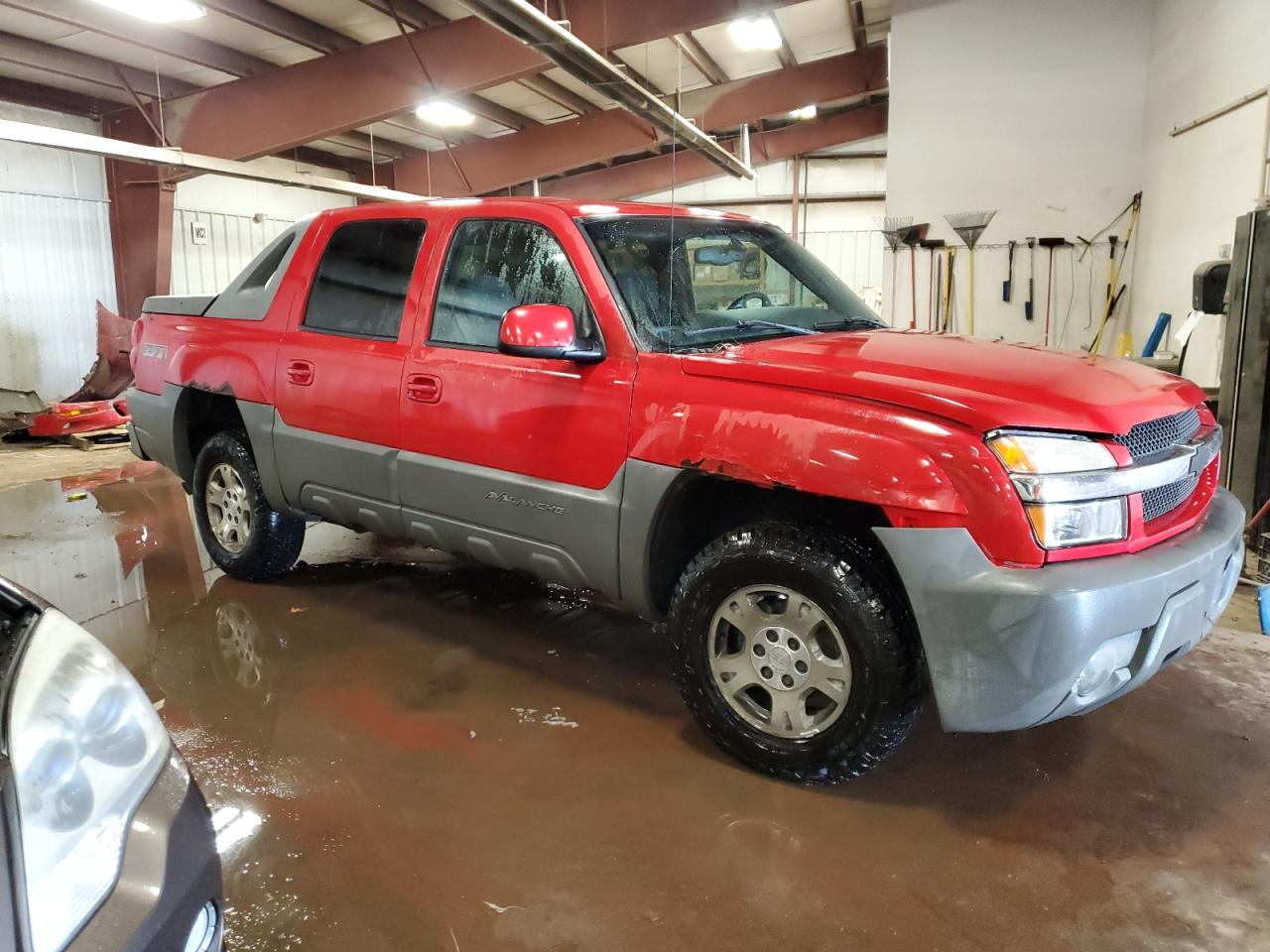 2002 Chevrolet Avalanche VIN 3GNEK13T72G134991 Copart auction photo, front end / rear end damage thumbnail 4