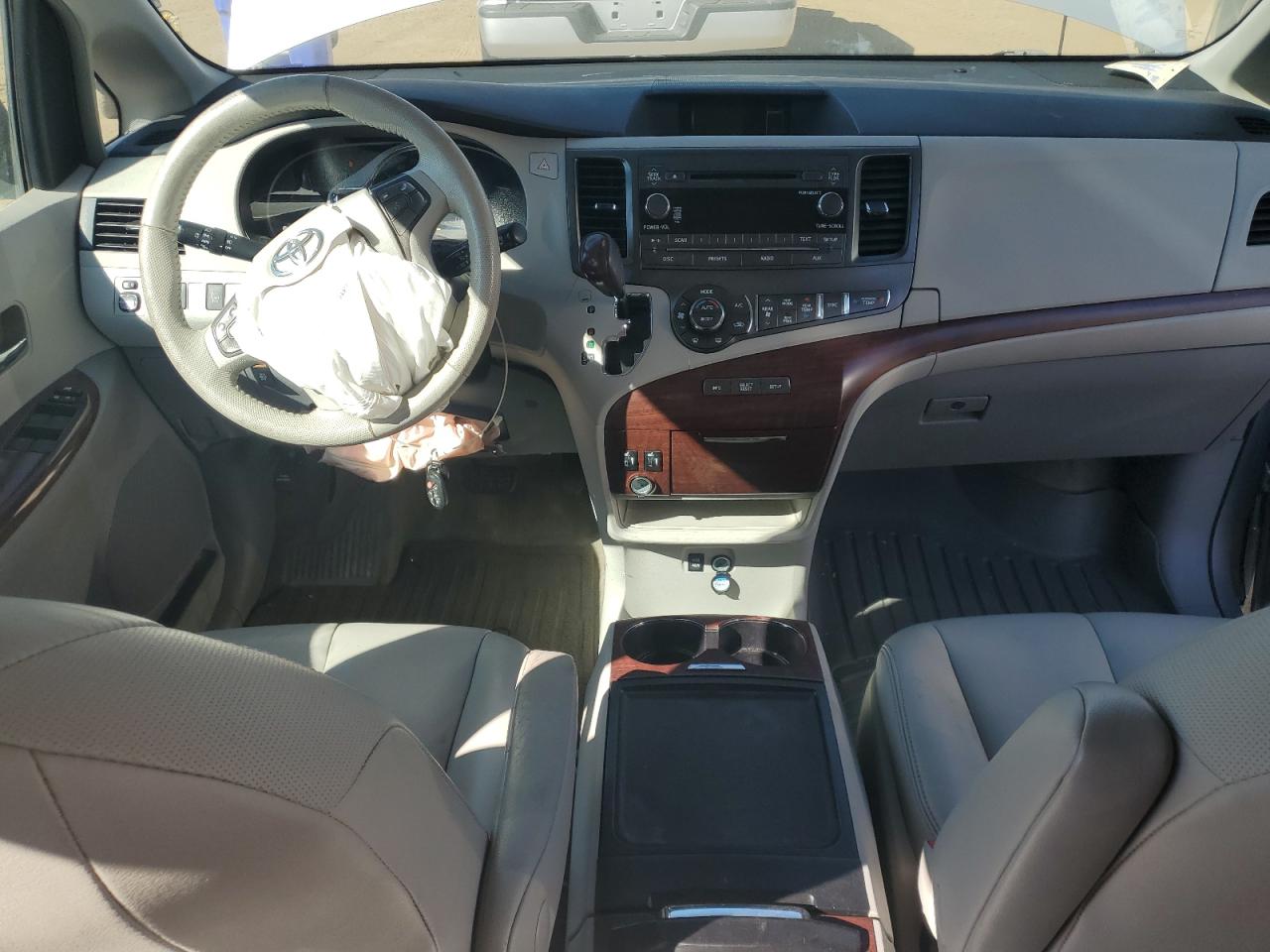 2013 Toyota Sienna VIN 5TDDK3DC1DS068036 Copart auction photo, front end damage thumbnail 8