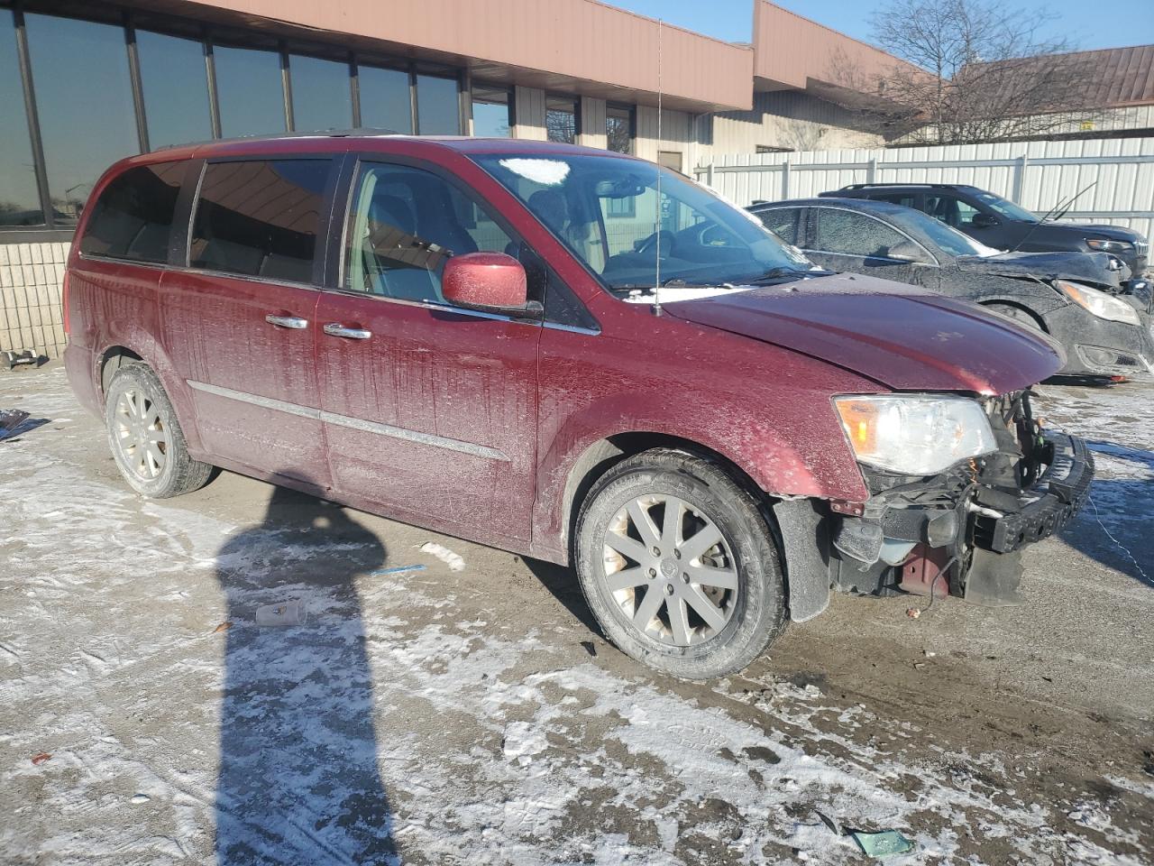 2016 Chrysler Town & Country VIN 2C4RC1BG1GR129511 Copart auction photo, front end damage thumbnail 4