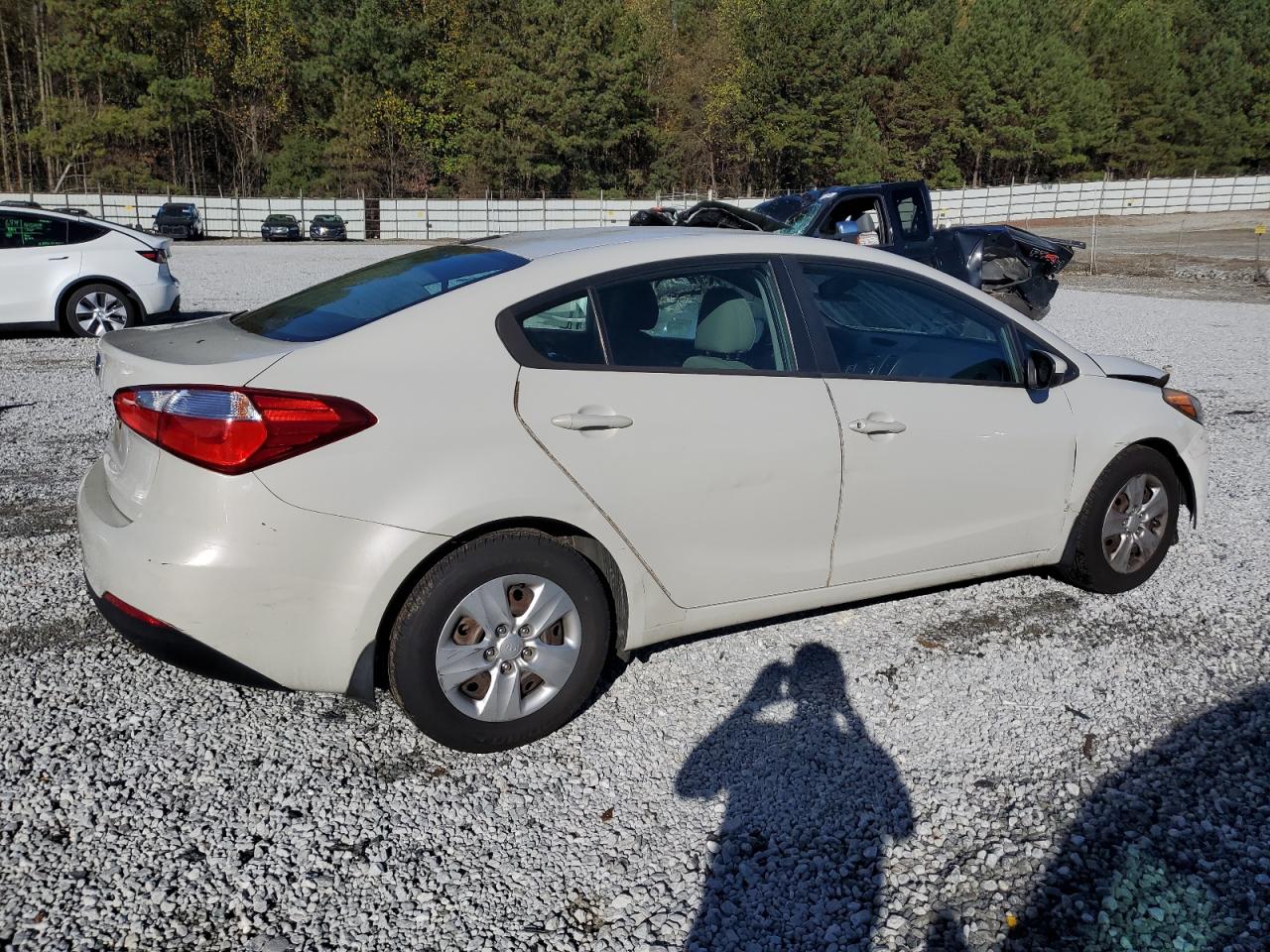 2015 KIA Forte VIN KNAFK4A65F5402197 Copart auction photo, front end / minor dent/scratches damage thumbnail 3