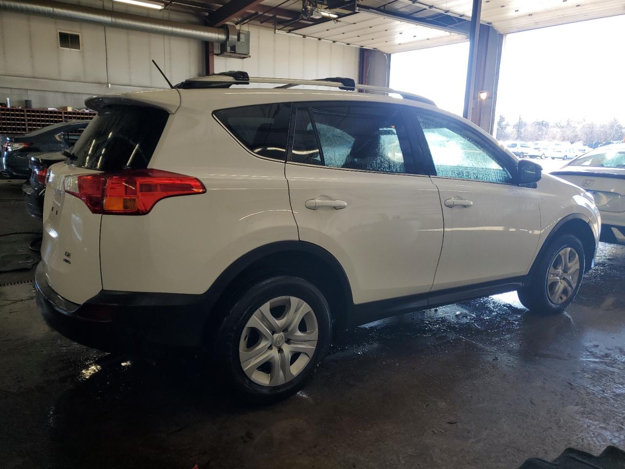 2015 Toyota RAV 4 VIN 2T3BFREV4FW328803 Copart auction photo, top/roof / minor dent/scratches damage thumbnail 3