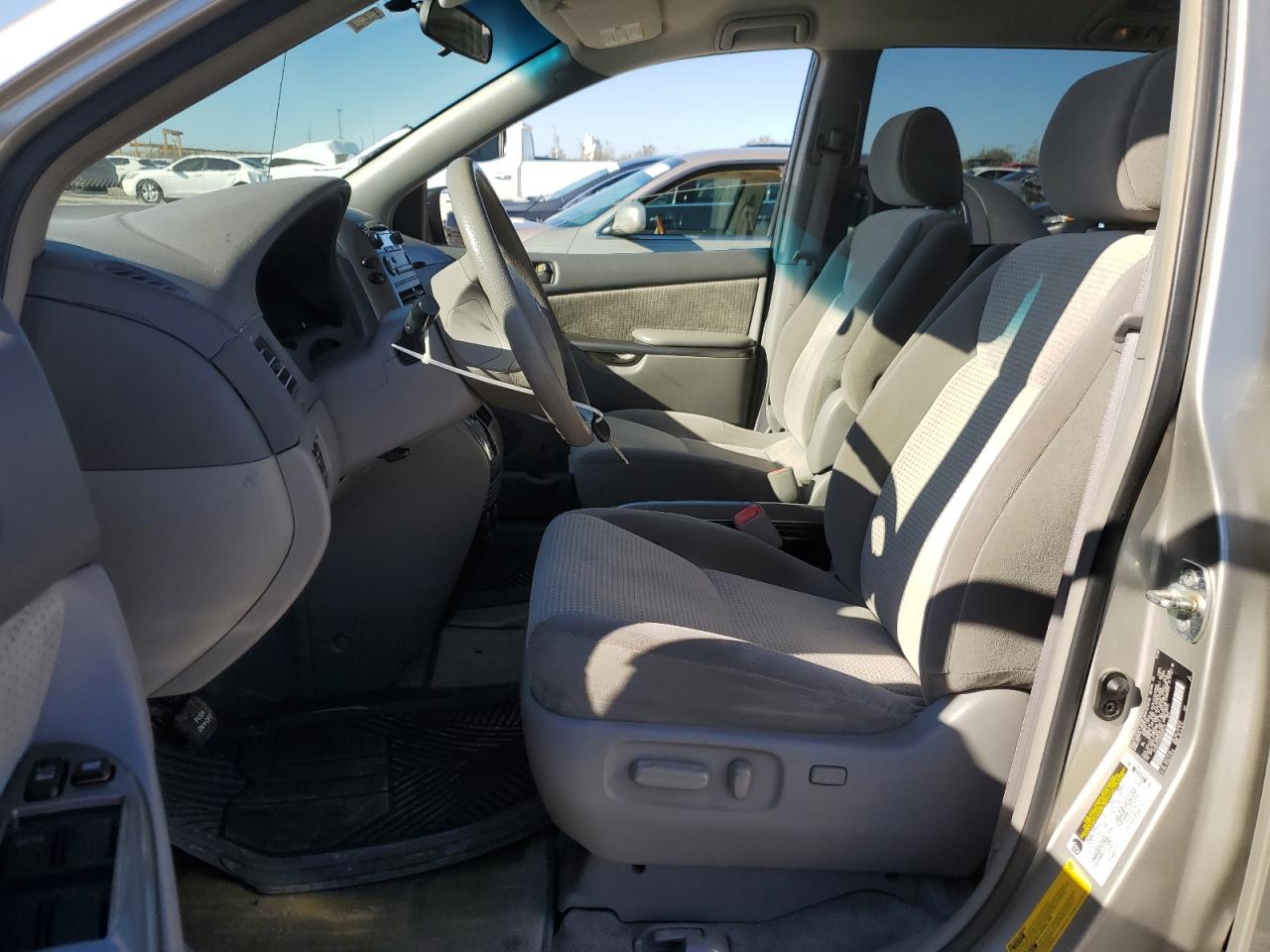 2006 Toyota Sienna VIN 5TDZA23C06S586114 Copart auction photo, rear end damage thumbnail 7