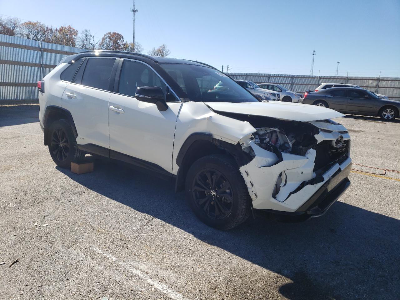 2022 Toyota RAV 4 VIN 4T3E6RFV4NU093894 Copart auction photo, front end / minor dent/scratches damage thumbnail 4