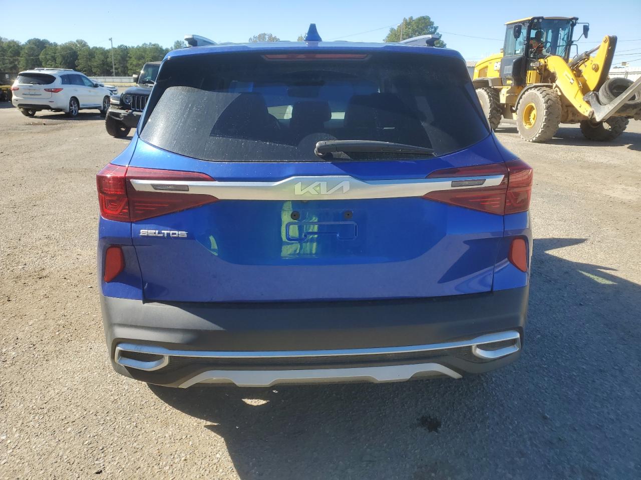 2023 KIA Seltos VIN KNDEU2AA8P7393843 Copart auction photo, front end / minor dent/scratches damage thumbnail 6