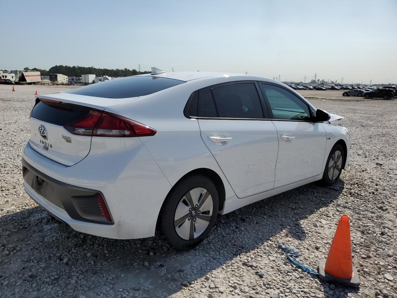 2020 Hyundai IONIQ VIN KMHC65LCXLU209270 Copart auction photo, front end damage thumbnail 3