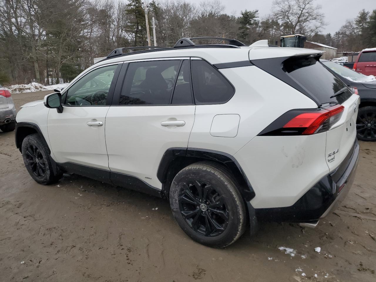 2022 Toyota RAV 4 VIN JTM16RFV2NJ016793 Copart auction photo, front end / minor dent/scratches damage thumbnail 2