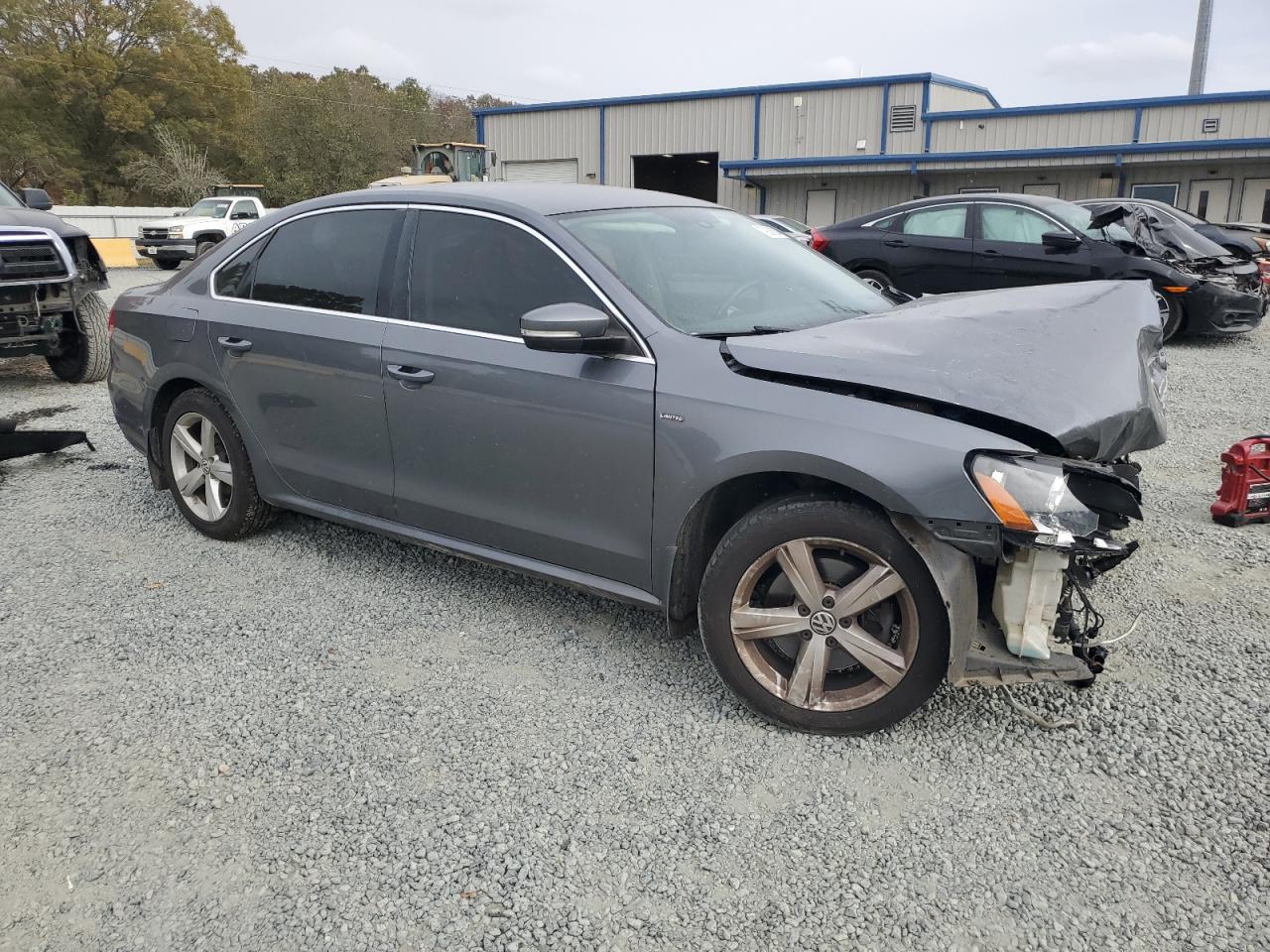 2015 Volkswagen Passat VIN 1VWAT7A31FC118169 Copart auction photo, front end damage thumbnail 4