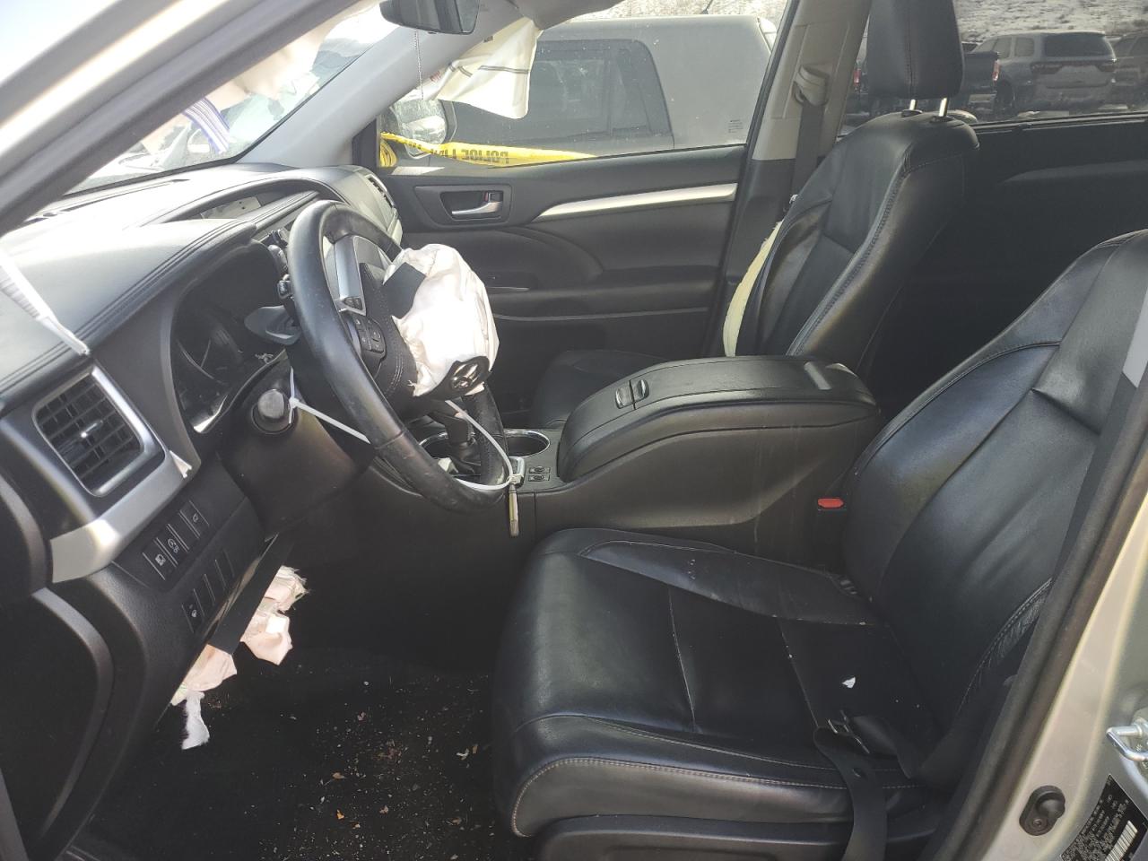 2017 Toyota Highlander VIN 5TDJZRFH8HS450063 Copart auction photo, front end / minor dent/scratches damage thumbnail 7