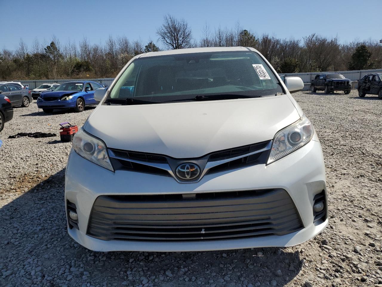 2019 Toyota Sienna VIN 5TDYZ3DC6KS983720 Copart auction photo, rear end / minor dent/scratches damage thumbnail 5