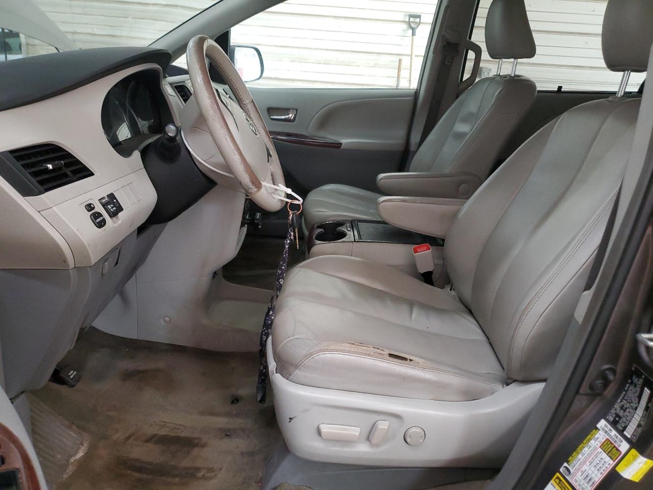 2013 Toyota Sienna VIN 5TDYK3DC8DS384440 Copart auction photo, front end / rear end damage thumbnail 7