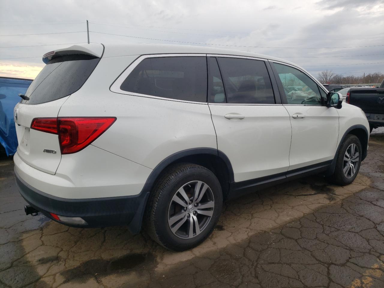 2018 Honda Pilot VIN 5FNYF6H39JB062941 Copart auction photo, front end damage thumbnail 3