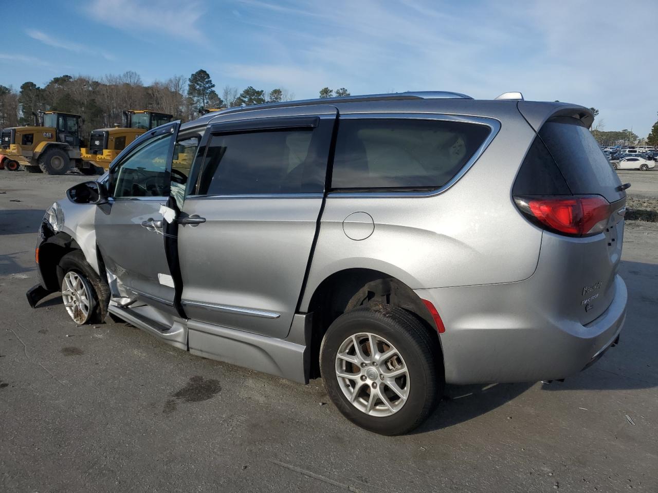 2020 Chrysler Pacifica VIN 2C4RC1BG9LR232525 Copart auction photo, front end / side damage thumbnail 2