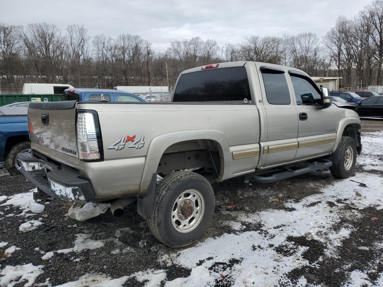 2001 Chevrolet Silverado VIN 1GCHK29U41E260498 Copart auction photo, front end / minor dent/scratches damage thumbnail 3