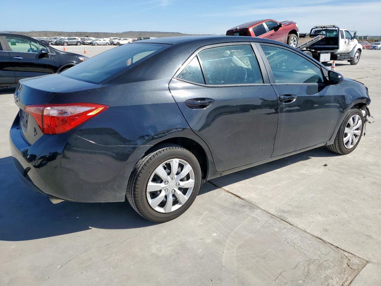 2018 Toyota Corolla VIN 5YFBURHE6JP841409 Copart auction photo, front end damage thumbnail 3
