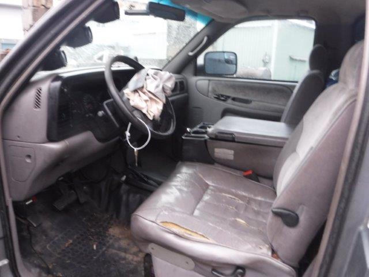 1994 Dodge RAM VIN 1B7KF26C8RS684267 Copart auction photo, front end / all over damage thumbnail 7