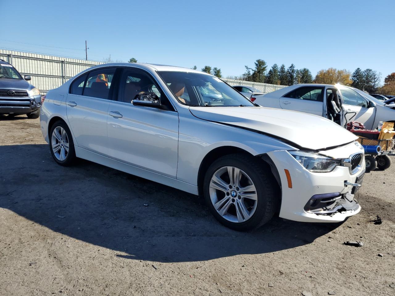 2018 BMW 3er VIN WBA8D9G59JNU69988 Copart auction photo, front end damage thumbnail 4