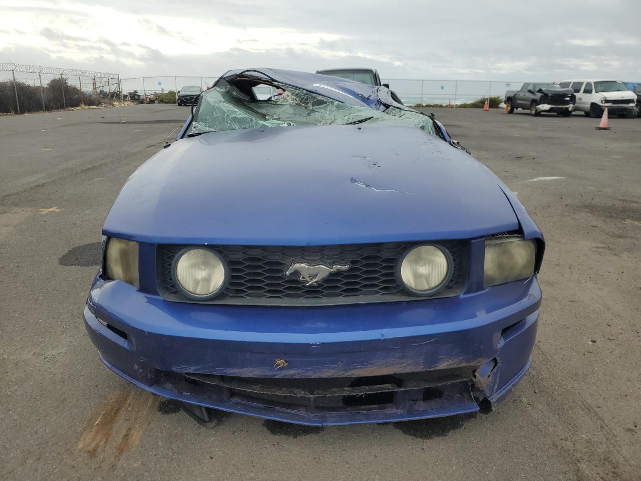 2005 Ford Mustang VIN 1ZVFT82H555219627 Copart auction photo, rollover damage thumbnail 5