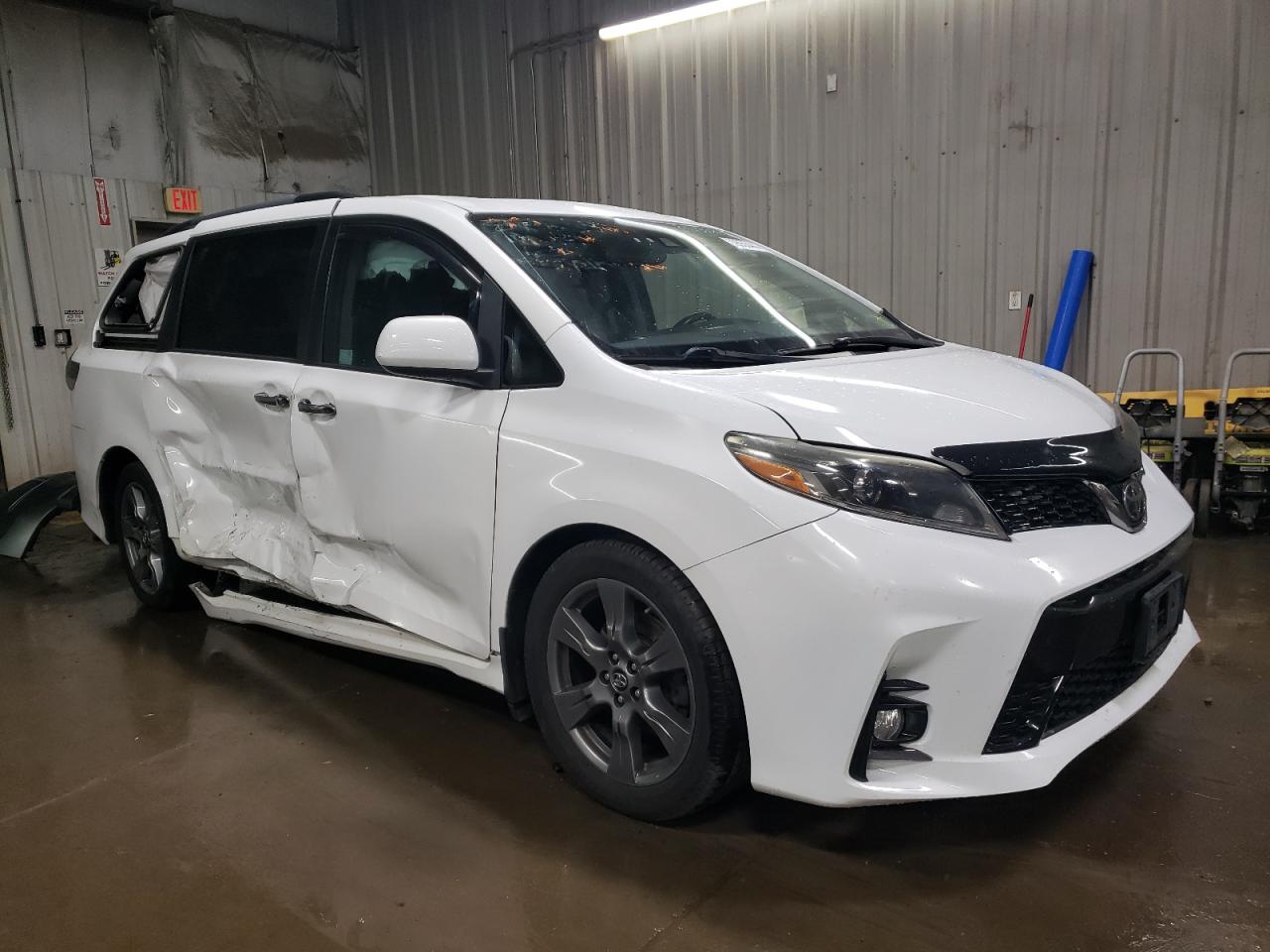 2018 Toyota Sienna VIN 5TDXZ3DC6JS911779 Copart auction photo, side damage thumbnail 4