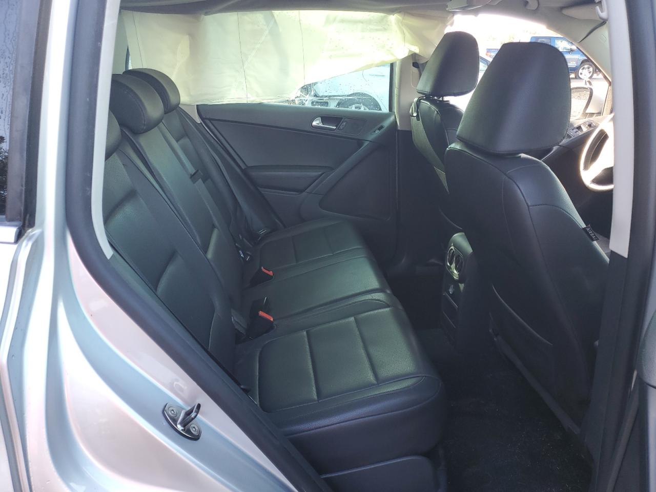 2010 Volkswagen Tiguan VIN WVGBV7AX5AW514144 Copart auction photo, side damage thumbnail 11
