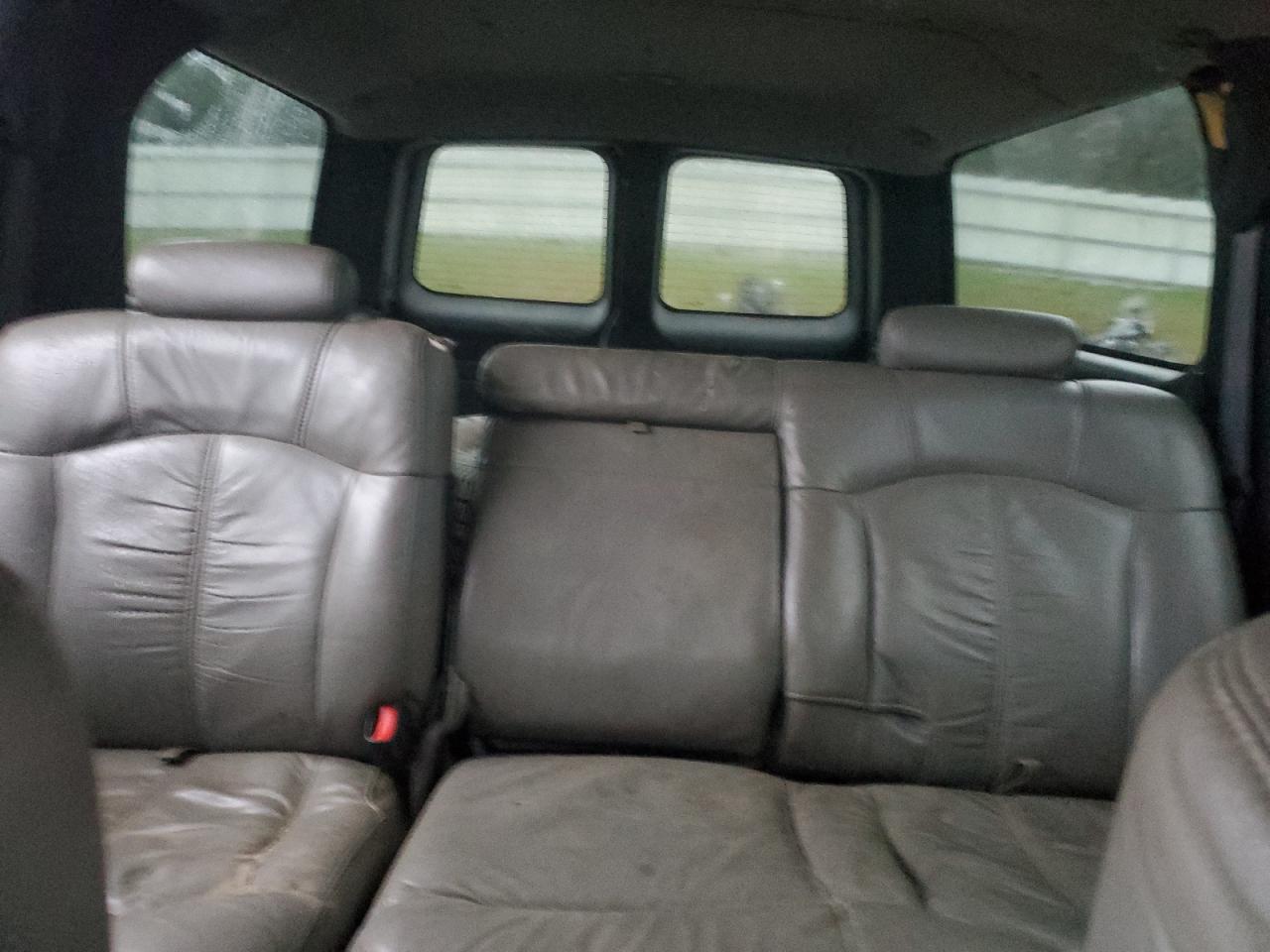 2002 Chevrolet Suburban VIN 1GNGC26U52R250769 Copart auction photo, all over damage thumbnail 10