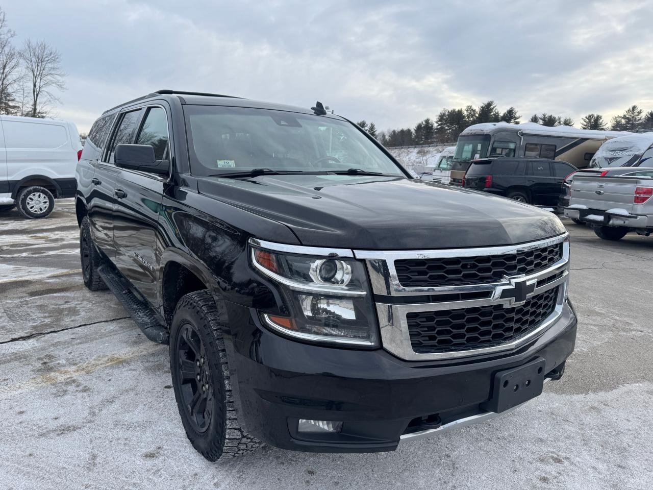 2018 Chevrolet Suburban VIN 1GNSKHKC0JR401240