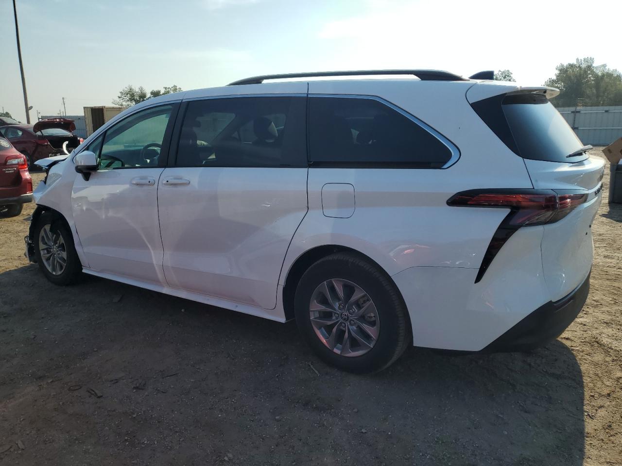 2022 Toyota Sienna VIN 5TDKRKEC2NS116656 Copart auction photo, front end / side damage thumbnail 2