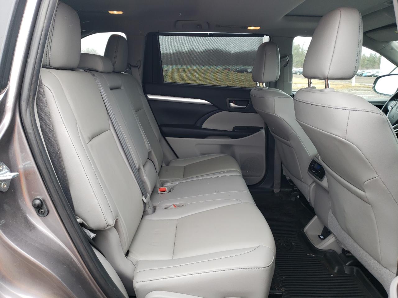 2019 Toyota Highlander VIN 5TDJZRFH3KS583109 Copart auction photo, undercarriage damage thumbnail 11