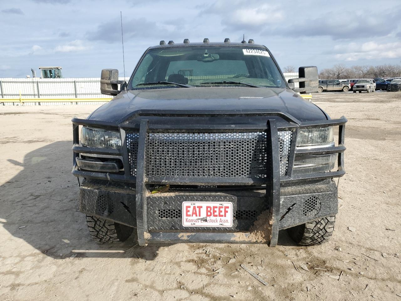 2005 GMC Sierra VIN 1GTHK23205F964169 Copart auction photo, side / rear end damage thumbnail 5