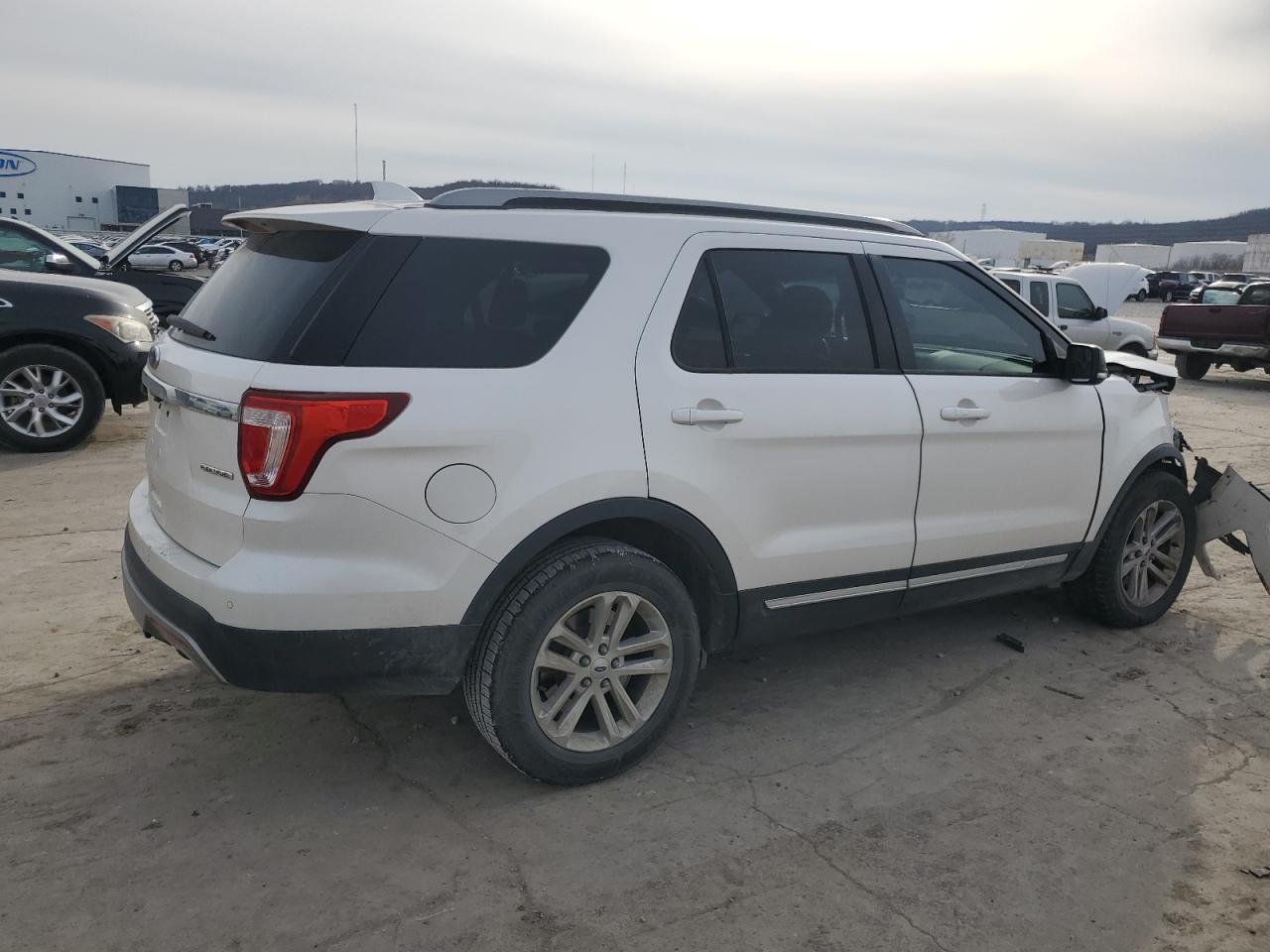 2016 Ford Explorer VIN 1FM5K7D81GGC82073 Copart auction photo, front end damage thumbnail 3