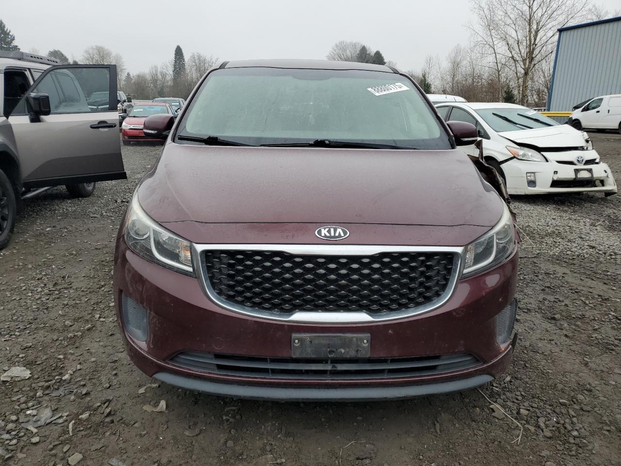 2017 KIA Sedona VIN KNDMB5C10H6226061 Copart auction photo, front end / side damage thumbnail 5