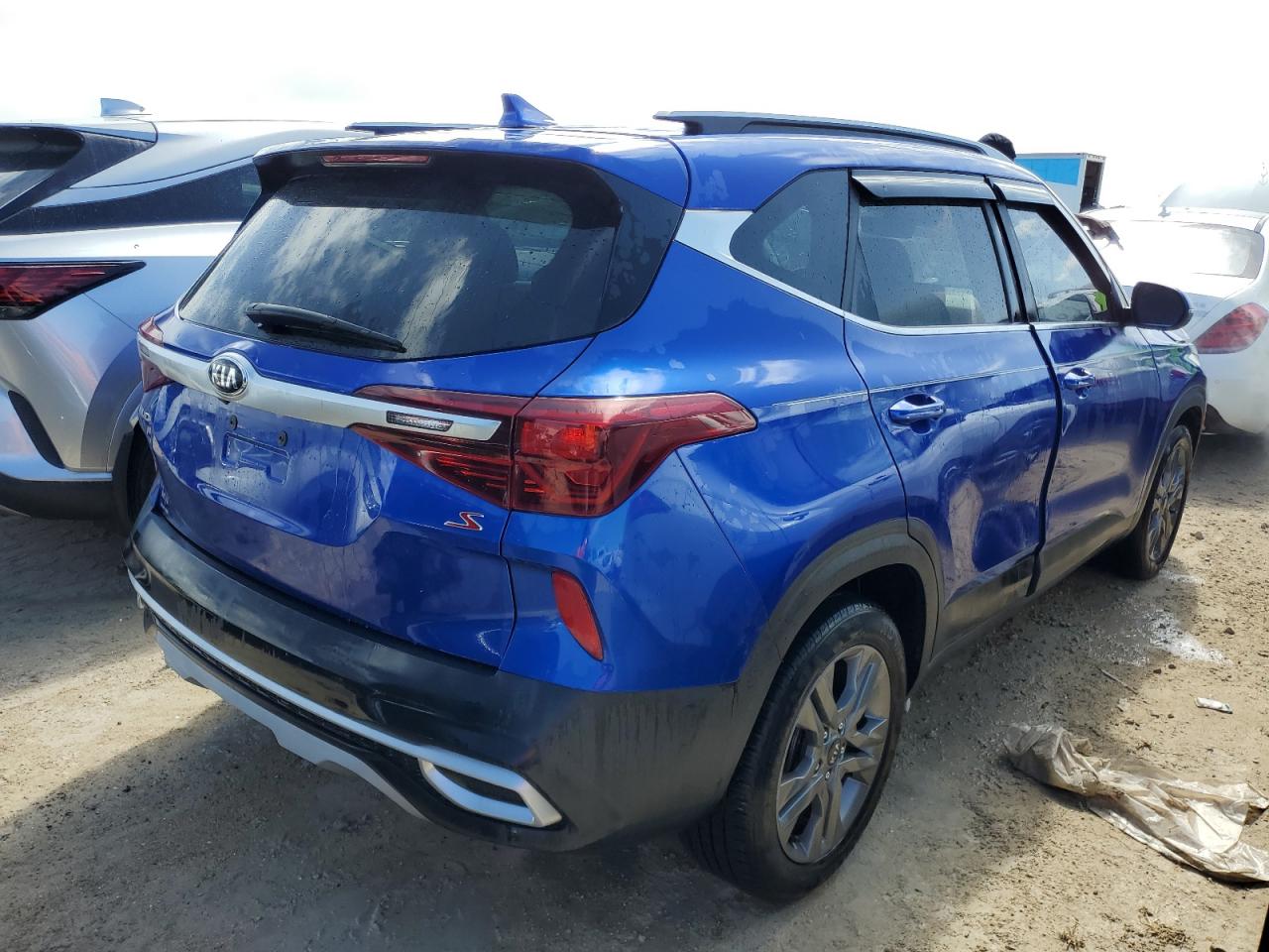 2021 KIA Seltos VIN KNDEU2AA9M7206590 Copart auction photo, water/flood damage thumbnail 3