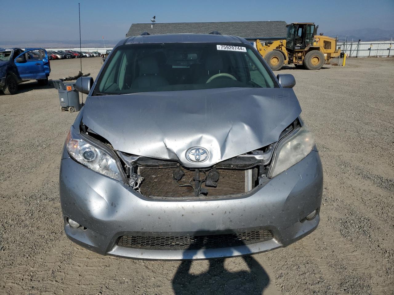 2013 Toyota Sienna VIN 5TDYK3DC3DS300363 Copart auction photo, front end damage thumbnail 5