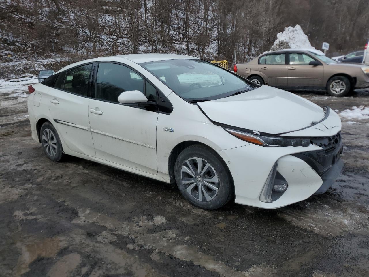 2017 Toyota Prius VIN JTDKARFP2H3044767 Copart auction photo, front end damage thumbnail 4