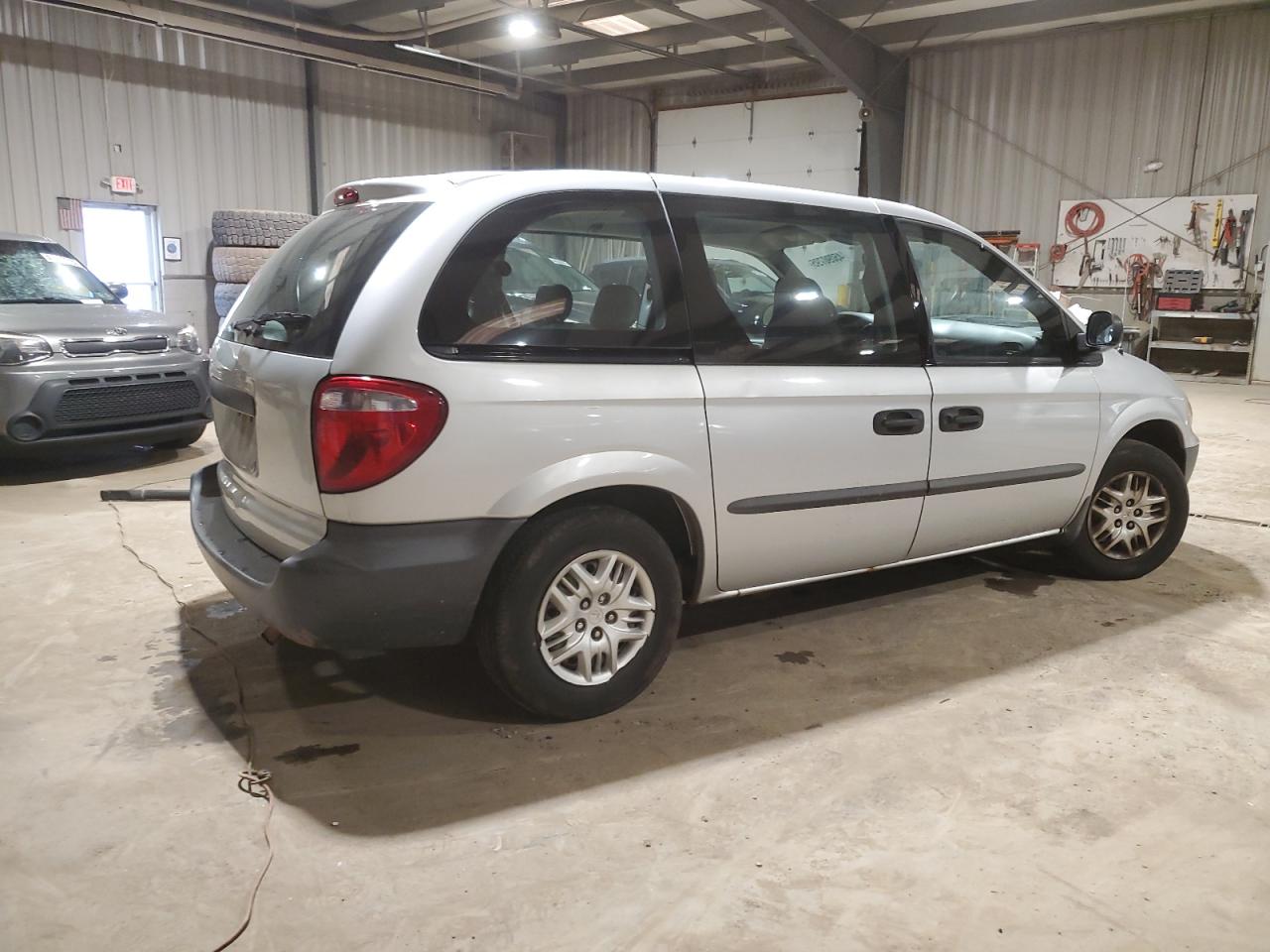 2004 Dodge Caravan VIN 1D4GP25B54B515203 Copart auction photo, side damage thumbnail 3