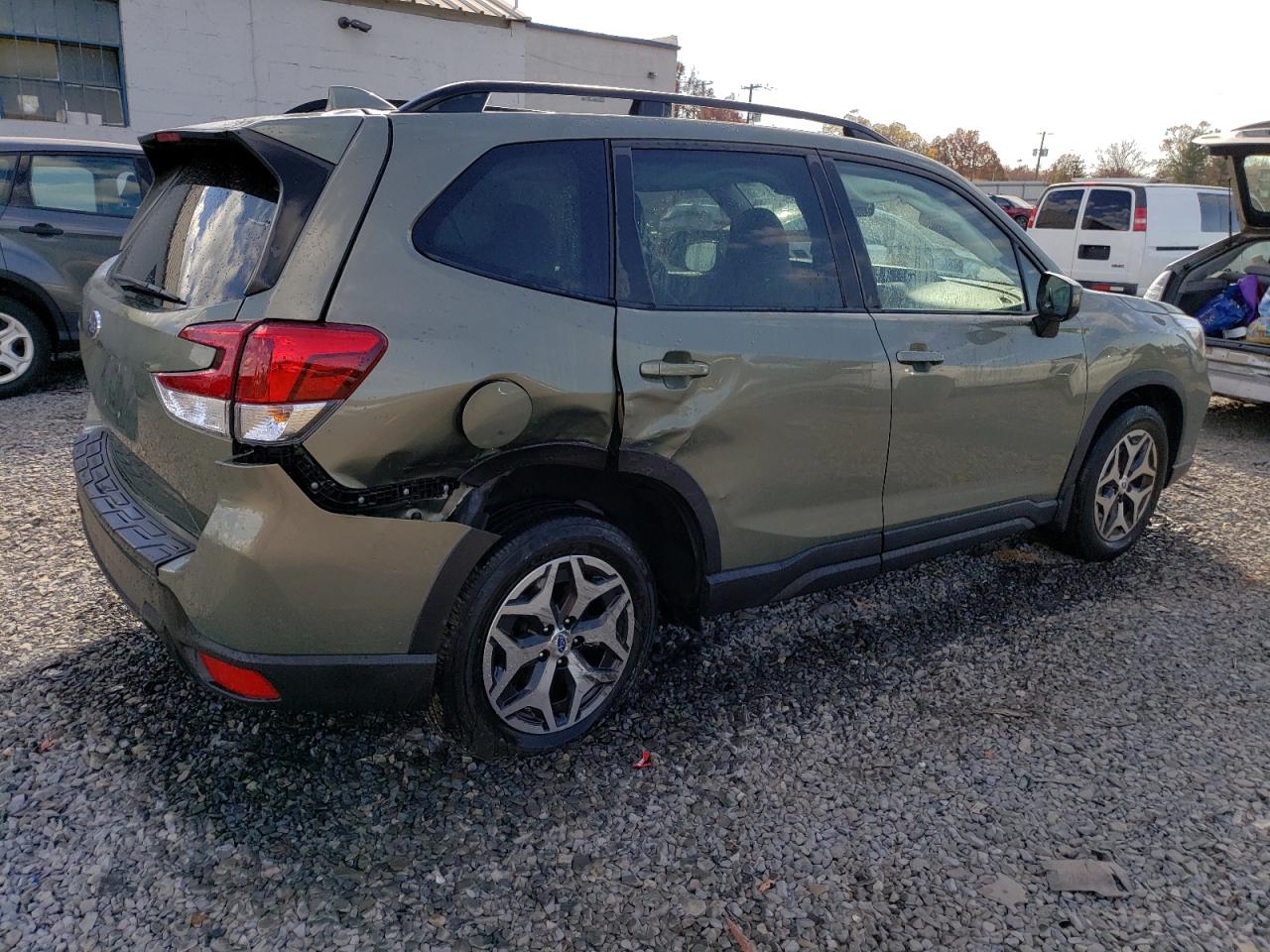 2020 Subaru Forester VIN JF2SKAJC1LH557895 Copart auction photo, side / rear end damage thumbnail 3
