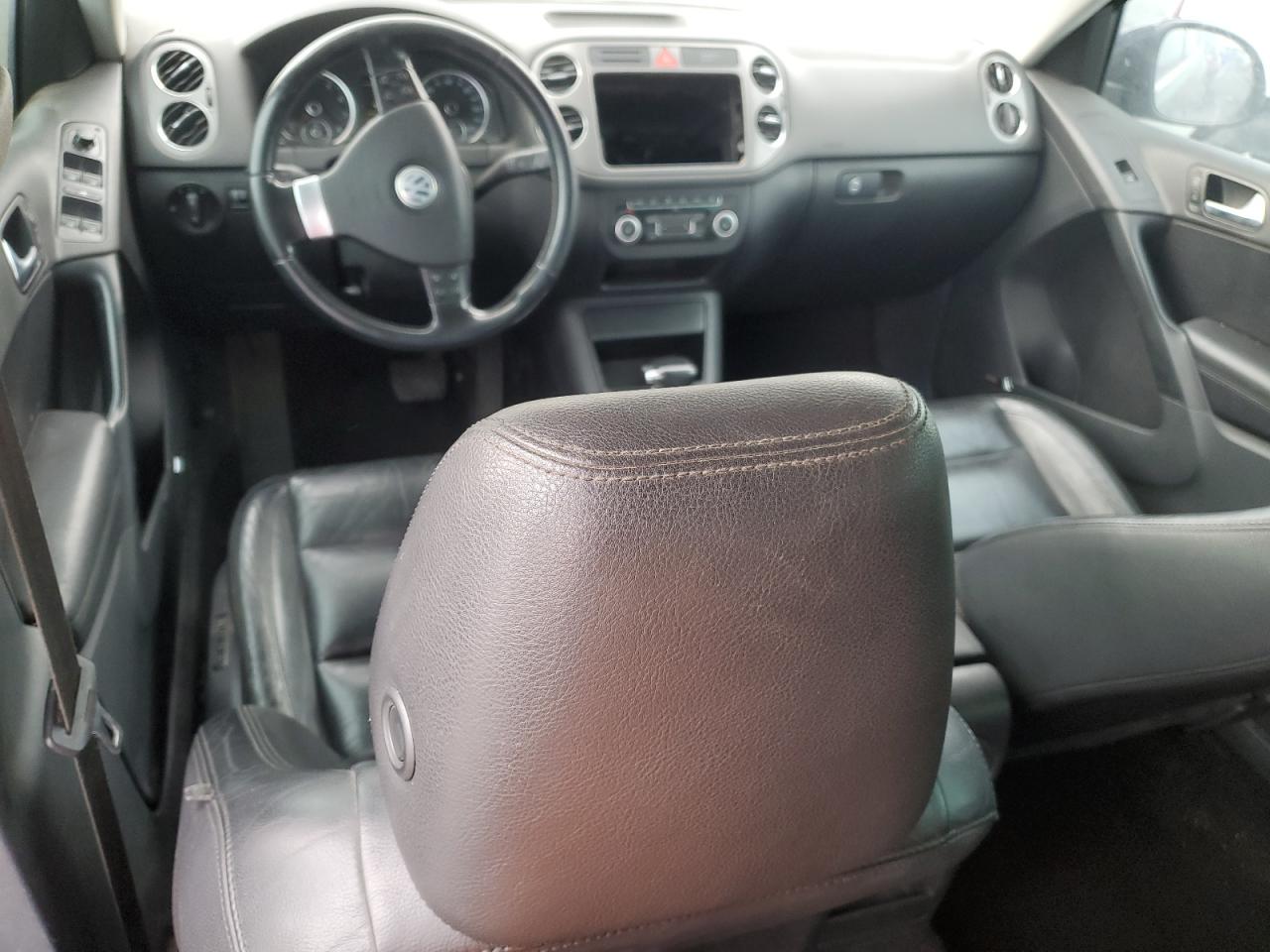 2010 Volkswagen Tiguan VIN WVGBV7AX6AW528859 Copart auction photo, mechanical damage thumbnail 8