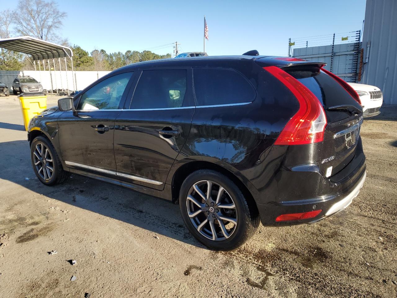 2017 Volvo XC60 VIN YV449MRR1H2107622 Copart auction photo, front end damage thumbnail 2