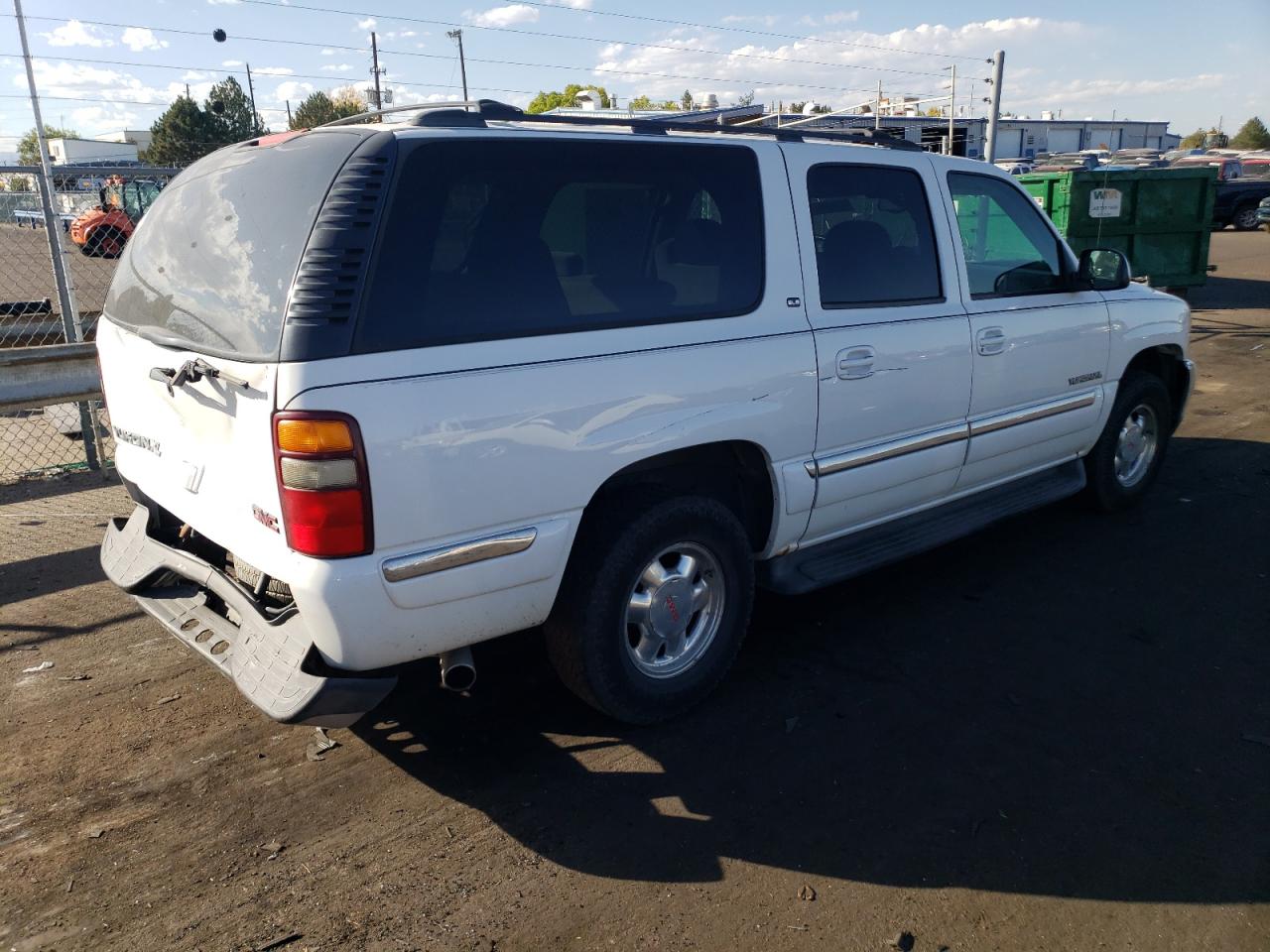 2000 GMC Yukon VIN 3GKFK16T1YG143031 Copart auction photo, rear end damage thumbnail 3