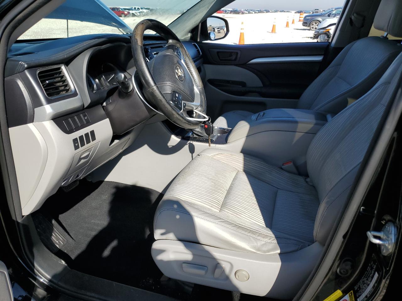 2015 Toyota Highlander VIN 5TDZKRFH8FS055630 Copart auction photo, rear end / frame damage damage thumbnail 7