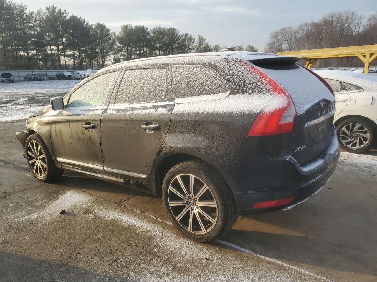 2015 Volvo XC60 VIN YV4902RCXF2560876 Copart auction photo, front end damage thumbnail 2