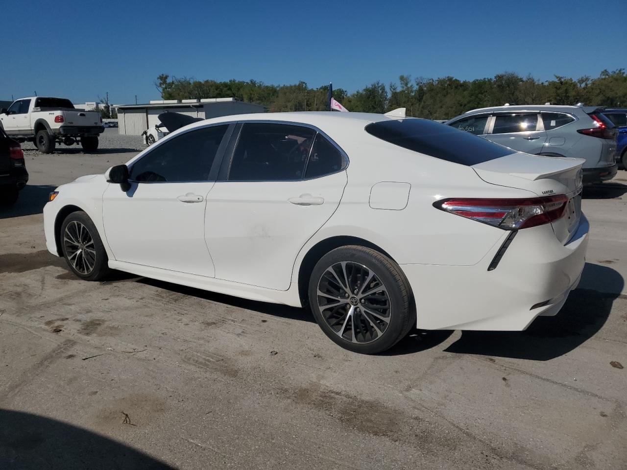 2020 Toyota Camry VIN 4T1G11AK6LU989836 Copart auction photo, side / front end damage thumbnail 2
