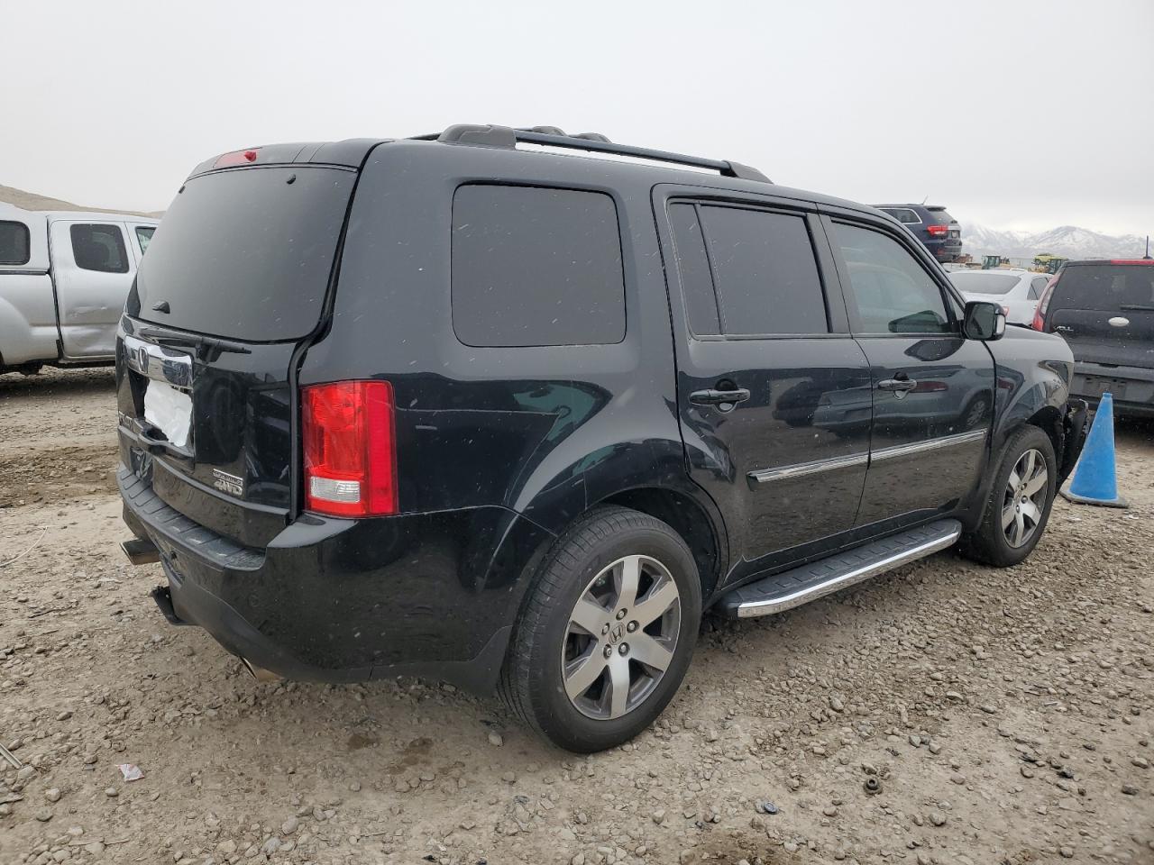 2015 Honda Pilot VIN 5FNYF4H95FB052312 Copart auction photo, front end / rear end damage thumbnail 3