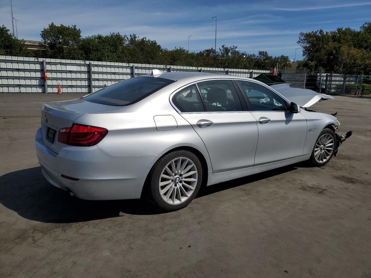 2011 BMW 5er VIN WBAFR7C54BC800010 Copart auction photo, front end damage thumbnail 3