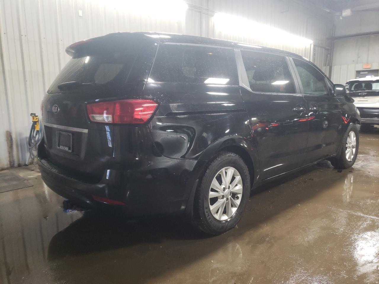 2015 KIA Sedona VIN KNDMA5C17F6025760 Copart auction photo, front end / minor dent/scratches damage thumbnail 3