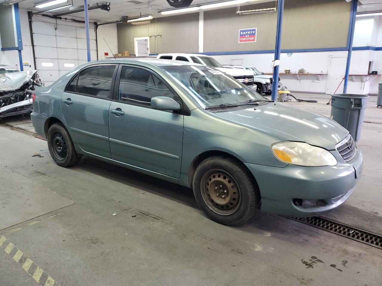 2007 Toyota Corolla VIN 1NXBR32EX7Z803664 Copart auction photo, minor dent/scratches damage thumbnail 4