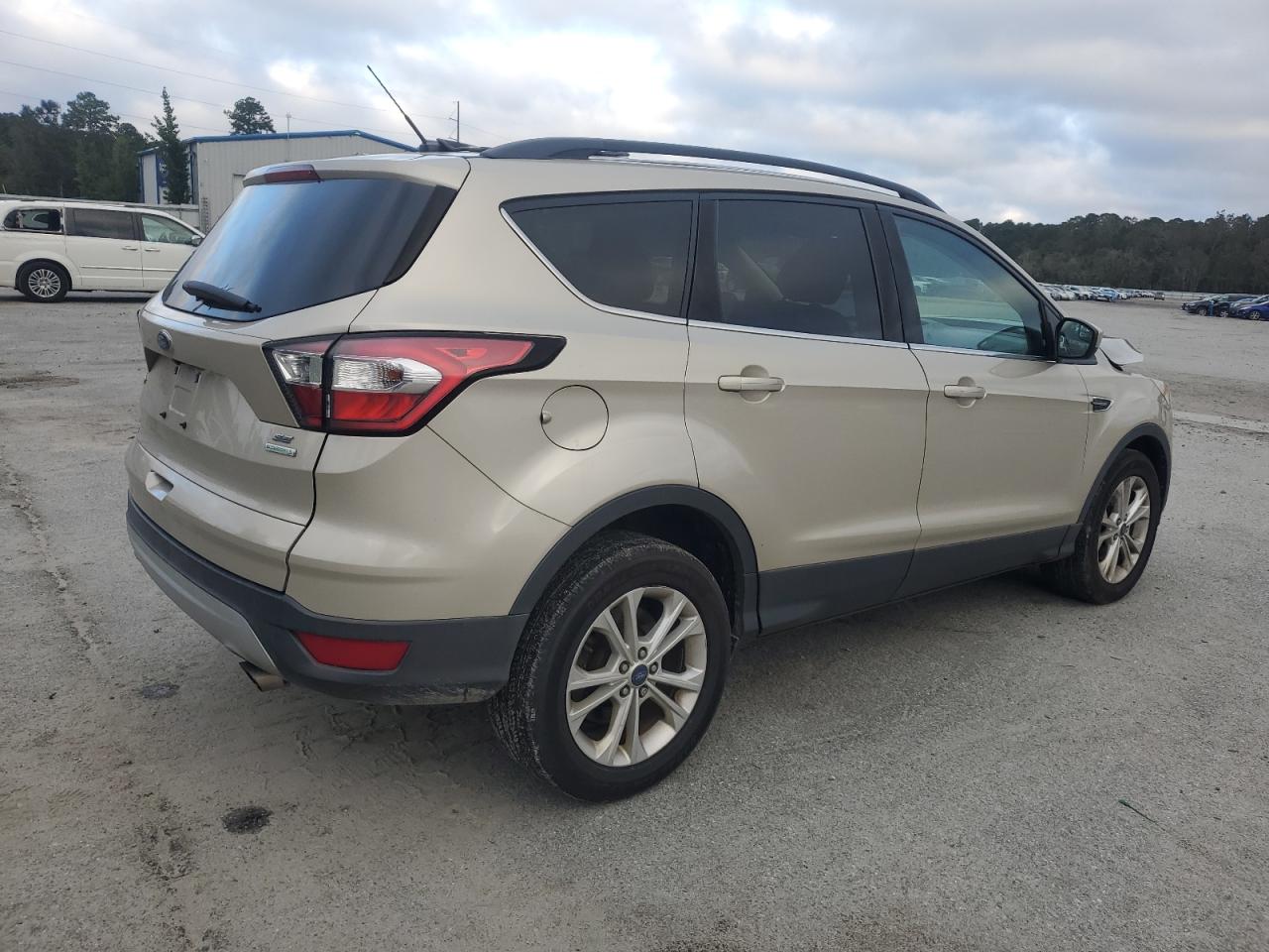 2017 Ford Escape VIN 1FMCU0GD7HUE59200 Copart auction photo, front end damage thumbnail 3