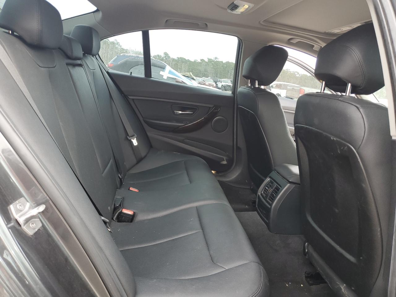 2016 BMW 3er VIN WBA8E5G50GNU19964 Copart auction photo, rear end / side damage thumbnail 10
