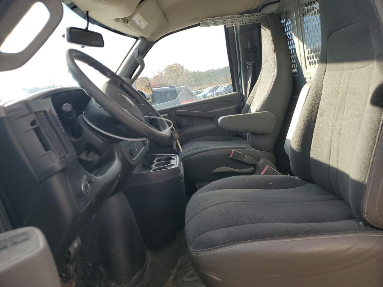 2018 GMC Savana VIN 1GTW7AFGXJ1902165 Copart auction photo, front end / rear end damage thumbnail 7