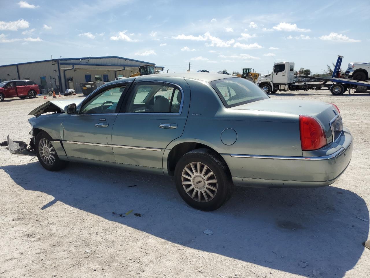 2005 Lincoln Town Car VIN 1LNHM81W75Y601984 Copart auction photo, front end damage thumbnail 2