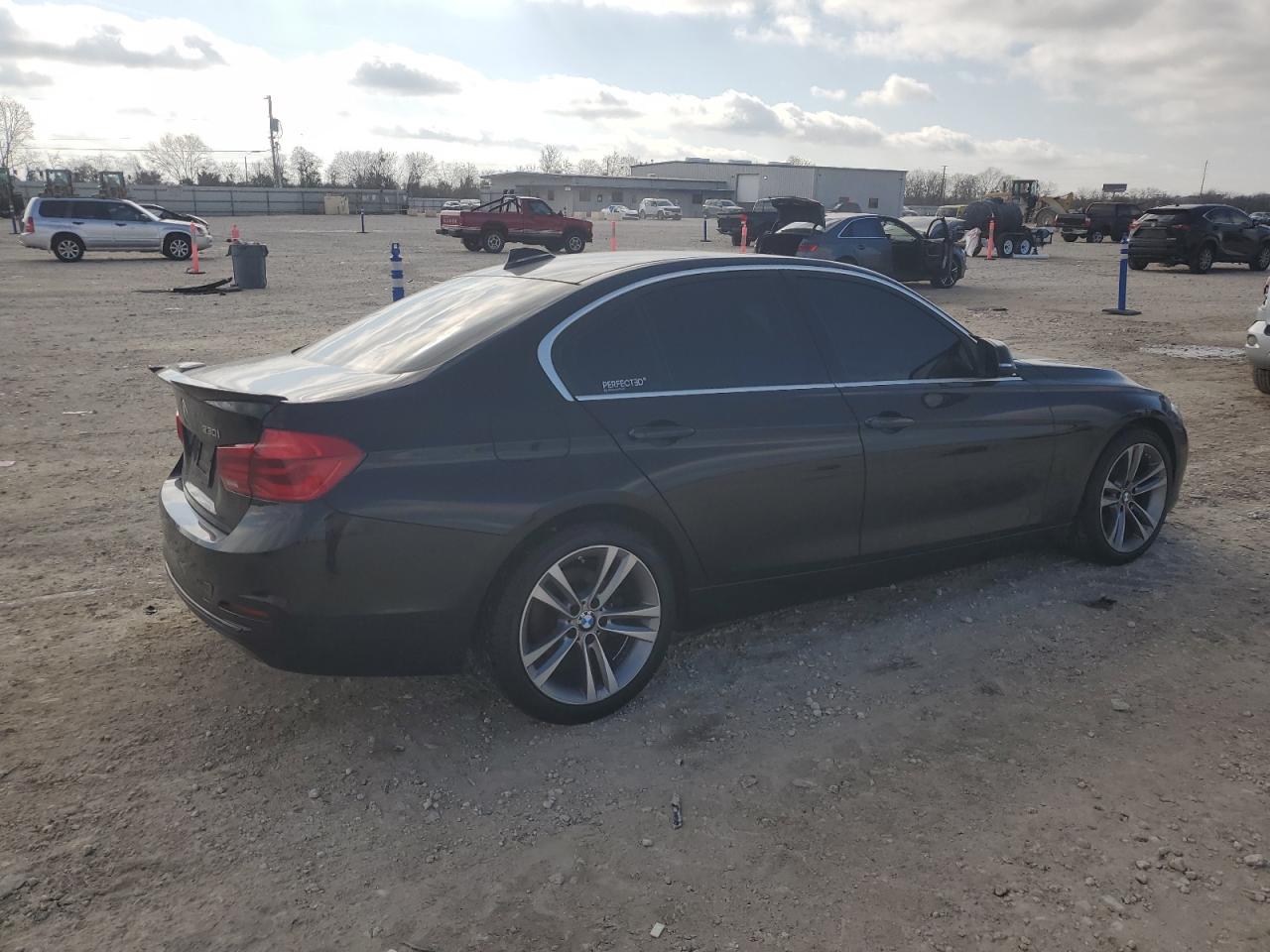 2017 BMW 3er VIN WBA8B9G36HNU54119 Copart auction photo, front end / side damage thumbnail 3